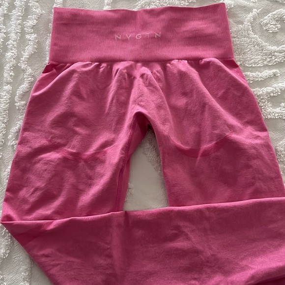 SOLD- NVGTN contour leggings in Bubble Gum - Picture 9 of 11